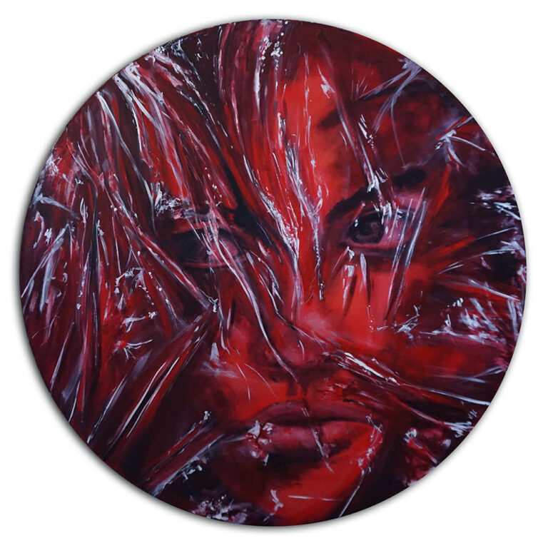 Peinture contemporaine acrylique sur un support rond représentant un visage féminin expressif en plan rapproché. La couleur dominante est un jrouge peint en dégradé. Un premier plan rappelant la texture d’un film plastique étiré et plaqué sur le visage ajoute de la profondeur, un effet de distance ainsi qu’un sentiment d’inquiétude que l’on ressent grâce au traitement du regard.